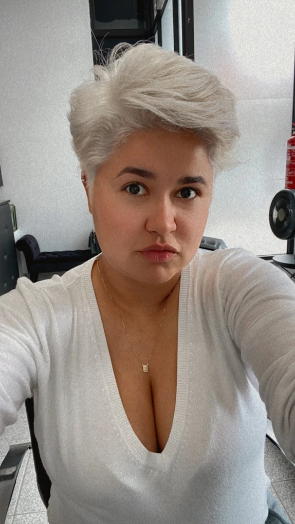Corte curto platinado moderno